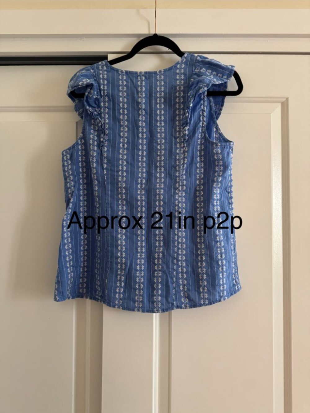 Women's Croft & Barrow Blue Sleeveless Ruffle Top - Size LARGE - Picture 5 of 5